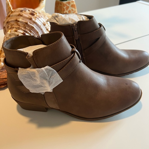Shoes - Boots  Elastic panel Double Buckle Strap Stacked